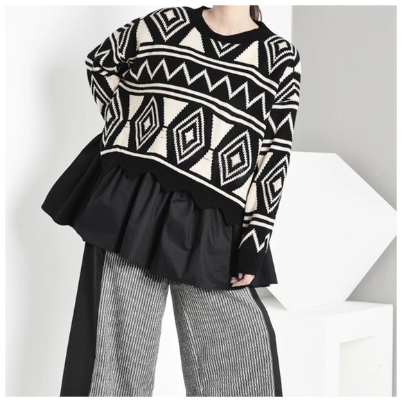 The Ronelah Abstract Tail Sweater - Picture 2 of 8